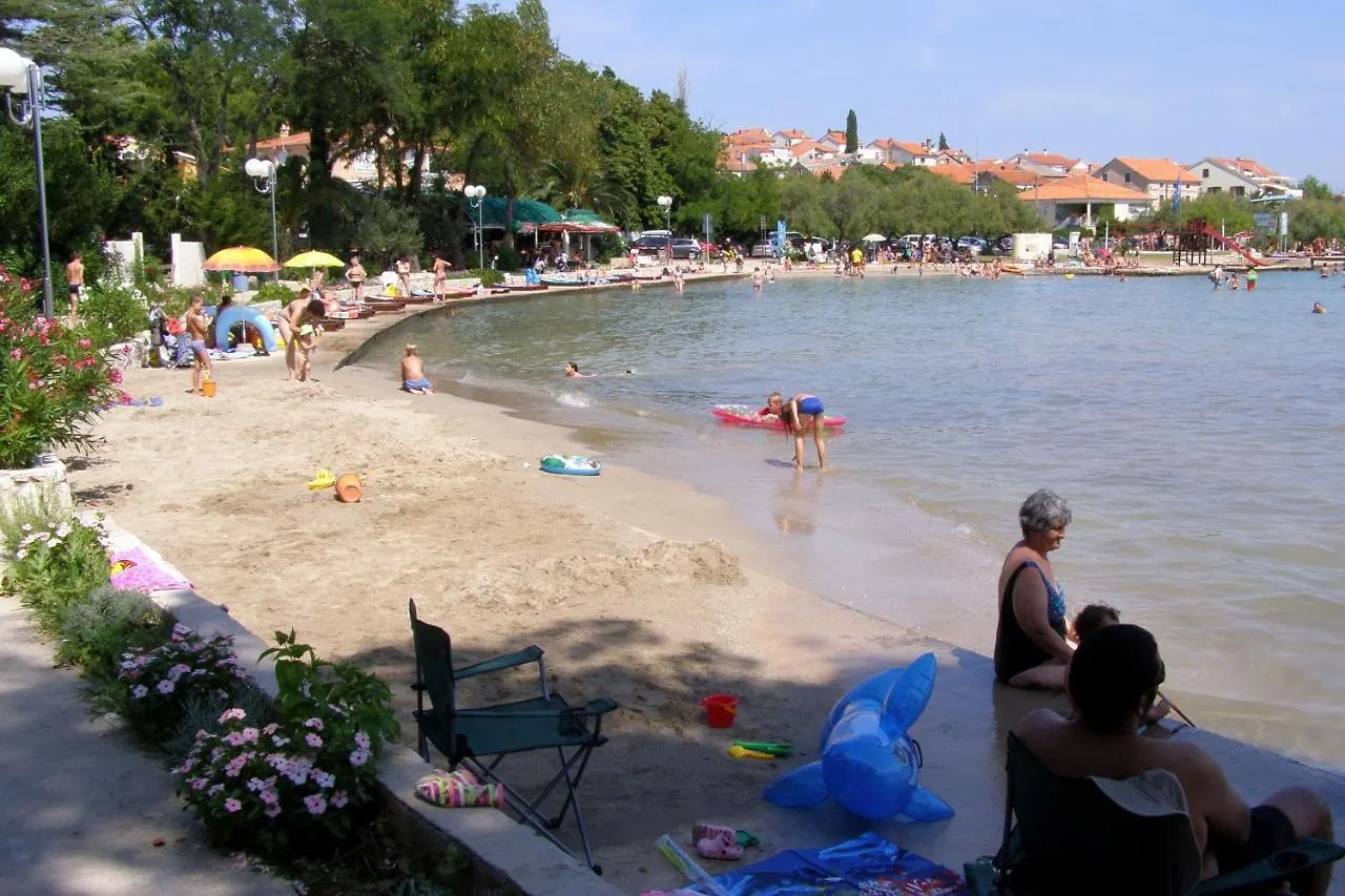 Family Friendly Apartments With A Swimming Pool Preko, Ugljan - 20390 Kroatien