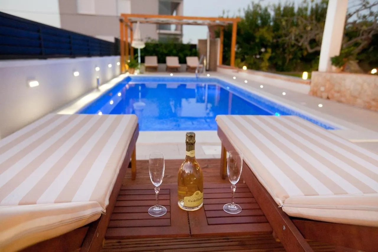 Family Friendly Apartments With A Swimming Pool Preko, Ugljan - 20390  Preko