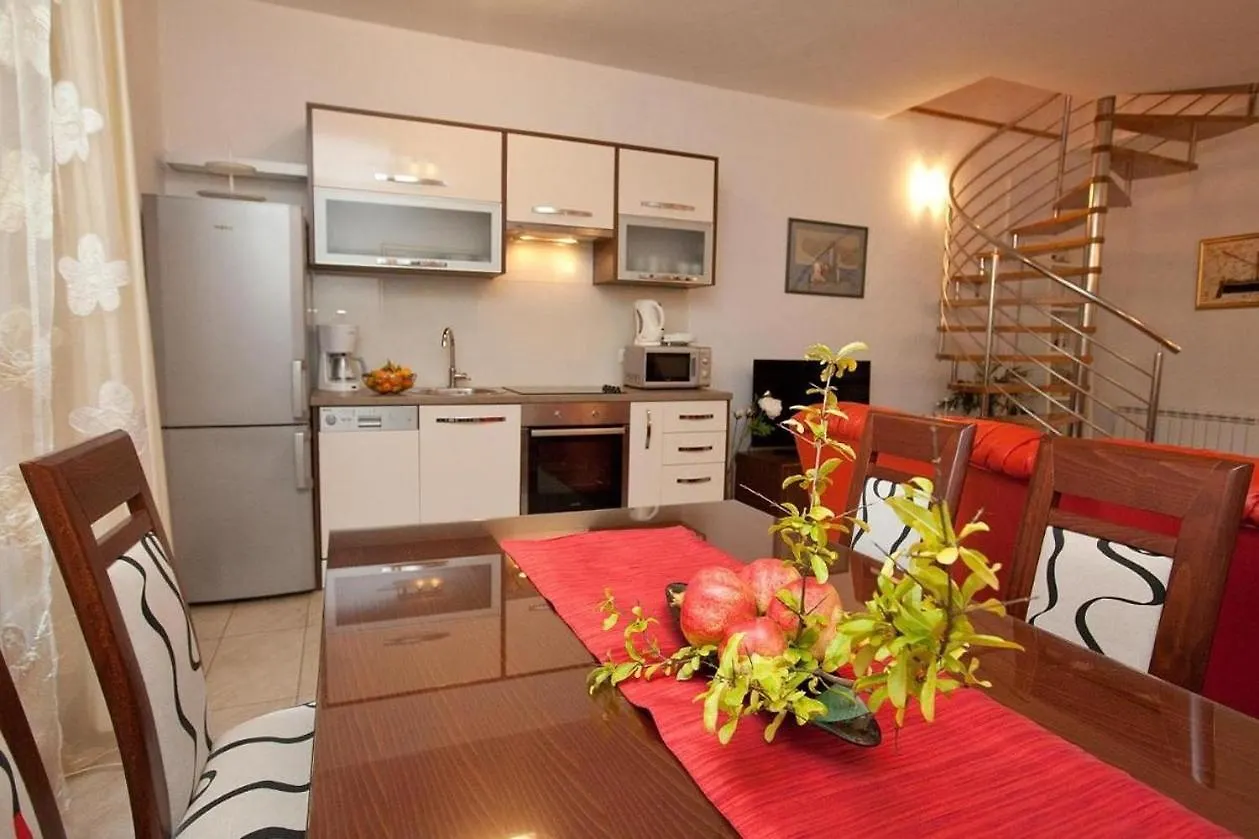 Family Friendly Apartments With A Swimming Pool Preko, Ugljan - 20390  Preko
