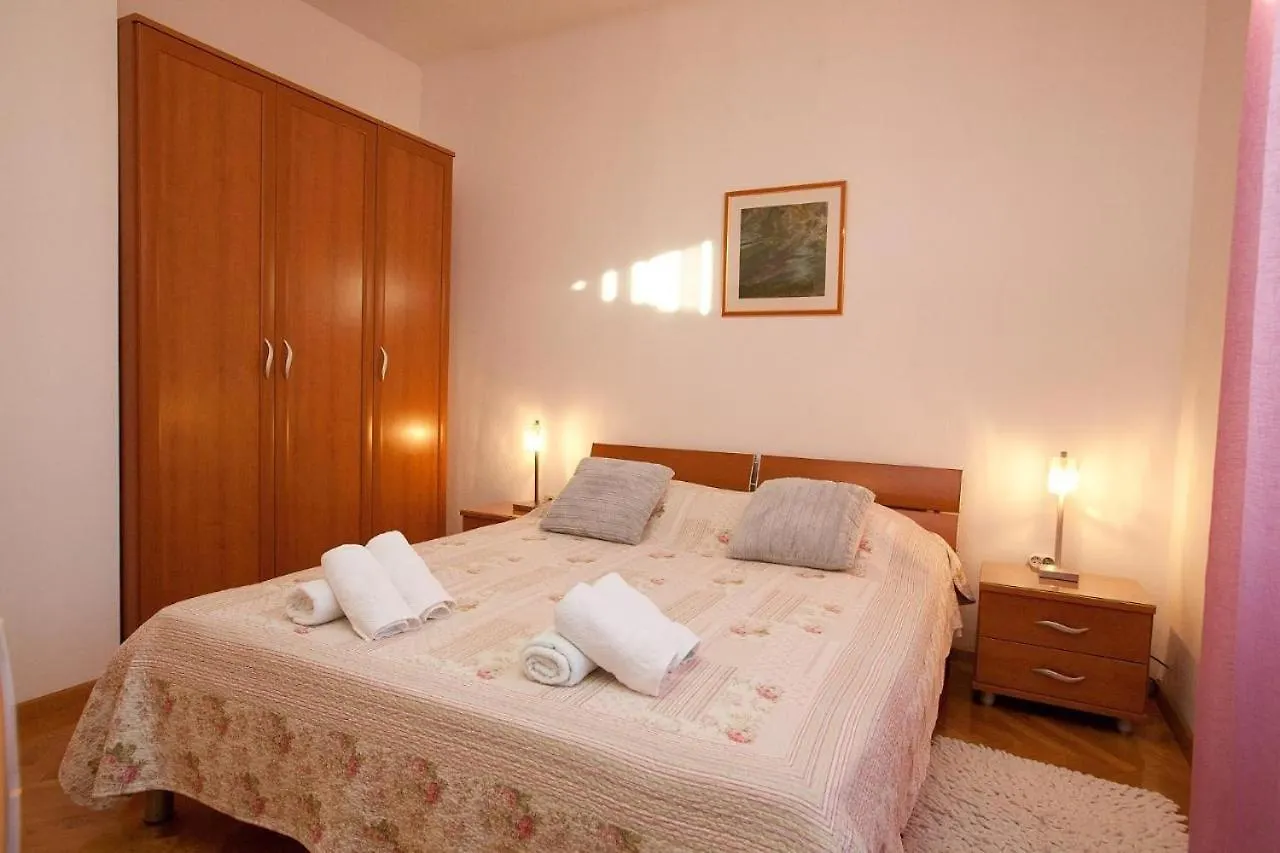 Family Friendly Apartments With A Swimming Pool Preko, Ugljan - 20390