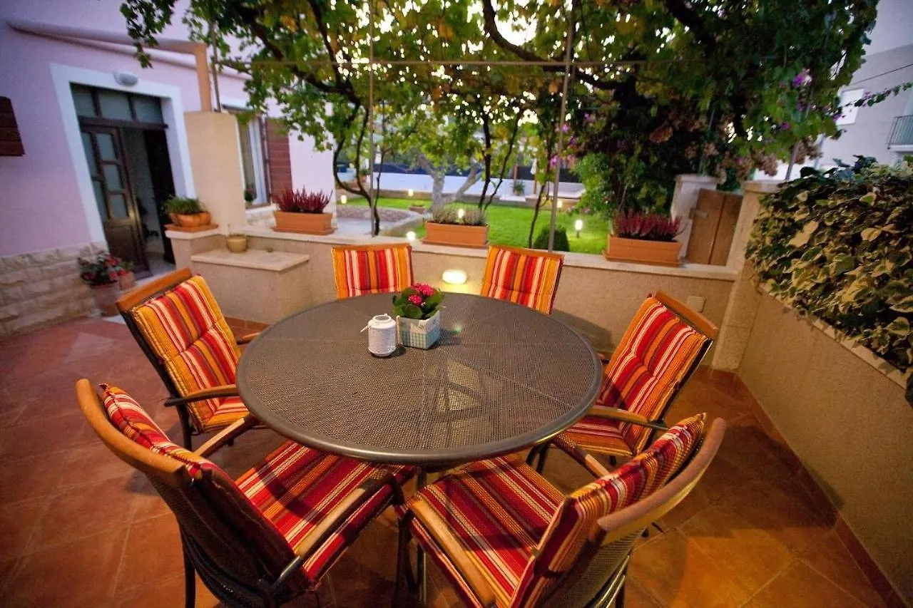 Family Friendly Apartments With A Swimming Pool Preko, Ugljan - 20390