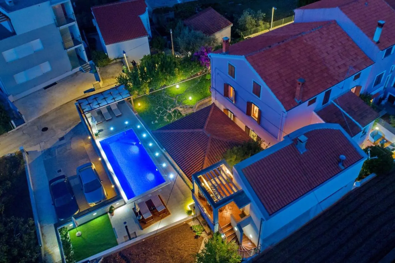 Family Friendly Apartments With A Swimming Pool Preko, Ugljan - 20390 0*, Preko Croatia